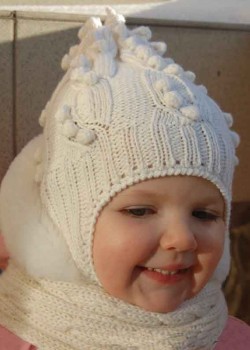 Детская шапка с узором косичка